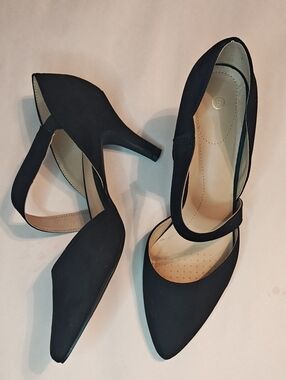 Classic Black Pointed-Toe Mary Jane Heels